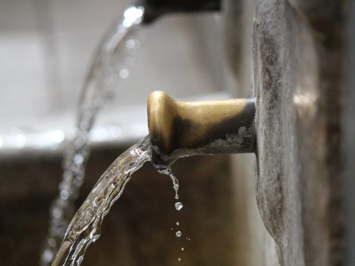 Porlezza: acqua non potabile nel capoluogo