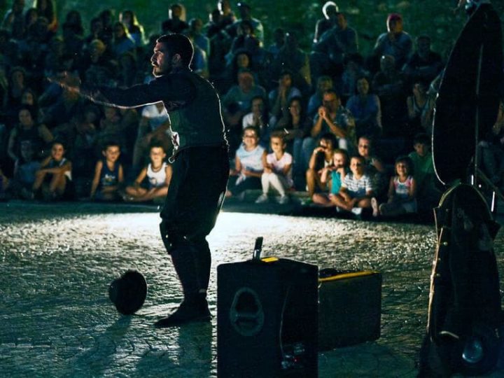 A Porto Ceresio lo spettacolo è per la strada