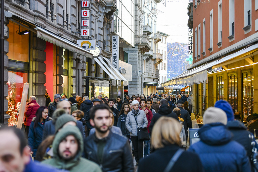 Lugano Natale.Aperture Domenicali Dei Negozi A Lugano E Trasporti Gratuiti Per Il Natale